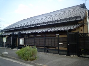 ���j������